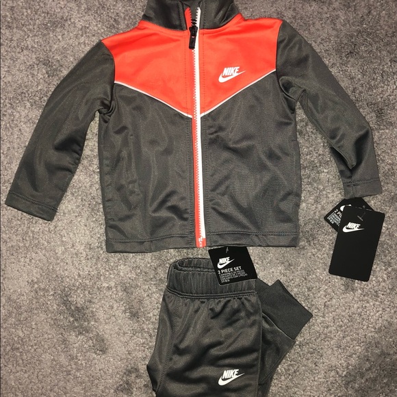 Brand New w/tags Nike baby tracksuit 2pc. Set - Picture 4 of 8